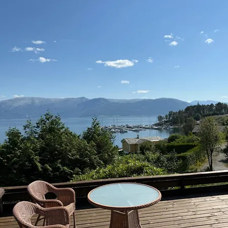 4 Bedroom House In Beautiful Strandebarm * Kvam (Hordaland)