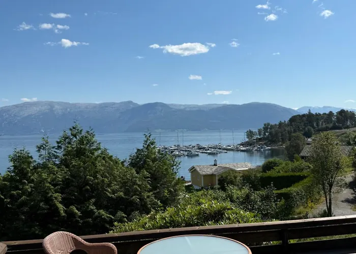 4 Bedroom House In Beautiful Strandebarm * Kvam (Hordaland)